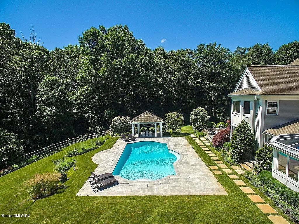 15 Mountain Laurel Dr