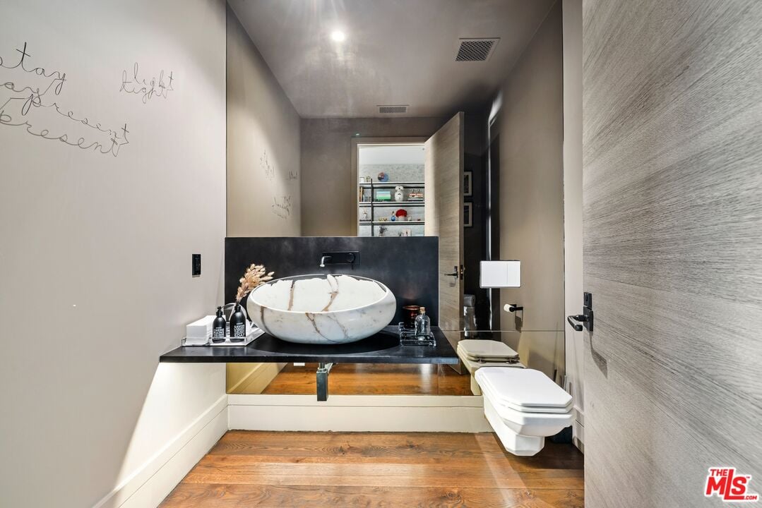 Stone Ridge Ln, 90077