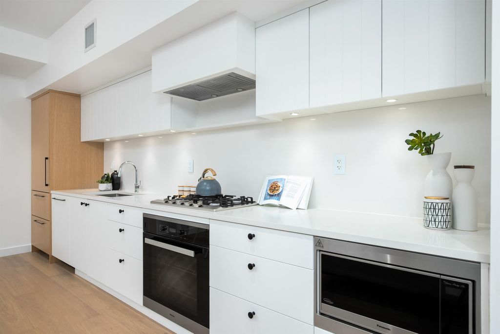 82 W King Edward Ave