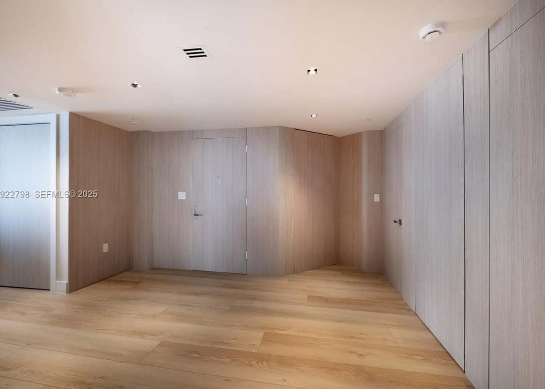 465 Brickell Ave #5701