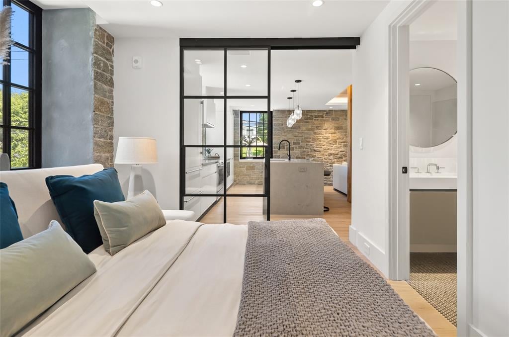 41 Richmondville Avenue Unit: 206