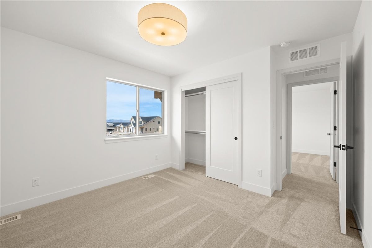 15 Snowcap Dr Windsor