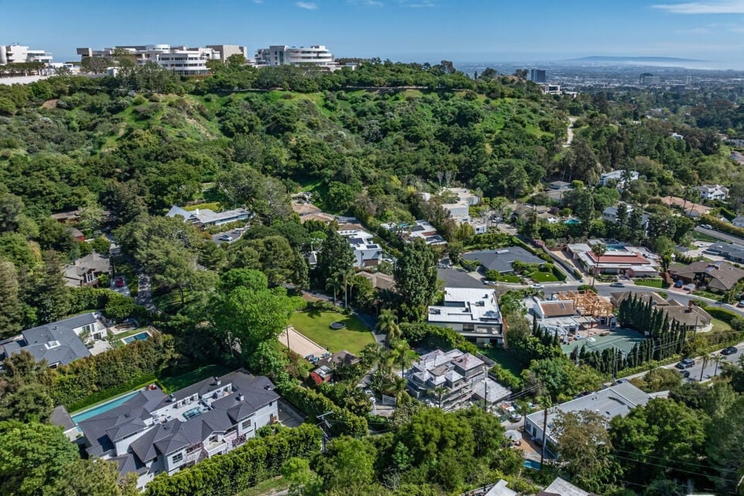 Monarch Reserve, N Norman Pl, 90049