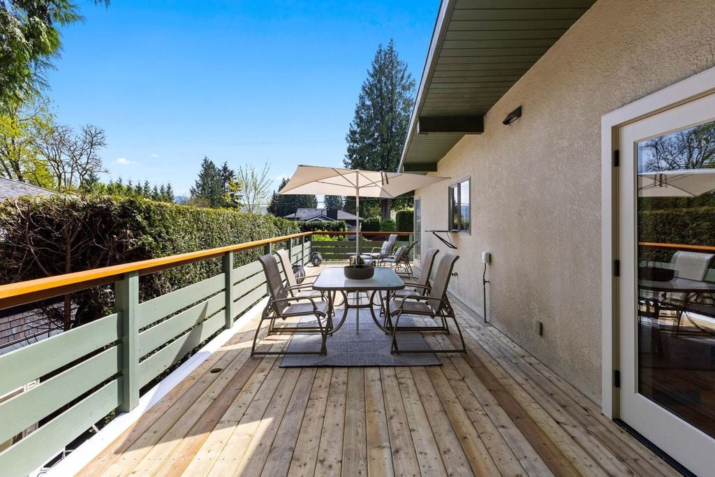712 Fairway Dr