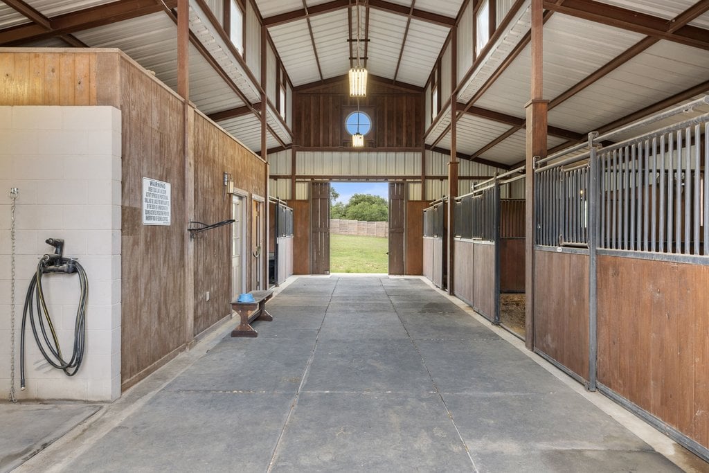 Horseman's Paradise in the heart of Dripping Springs