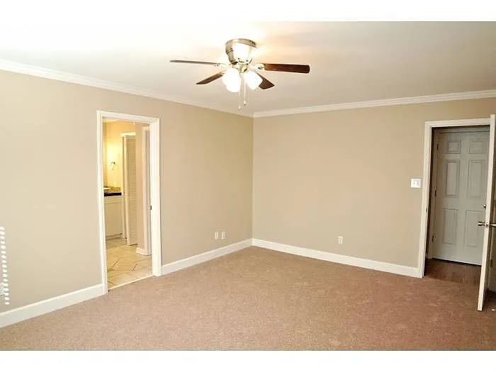 906 Houston Dr
