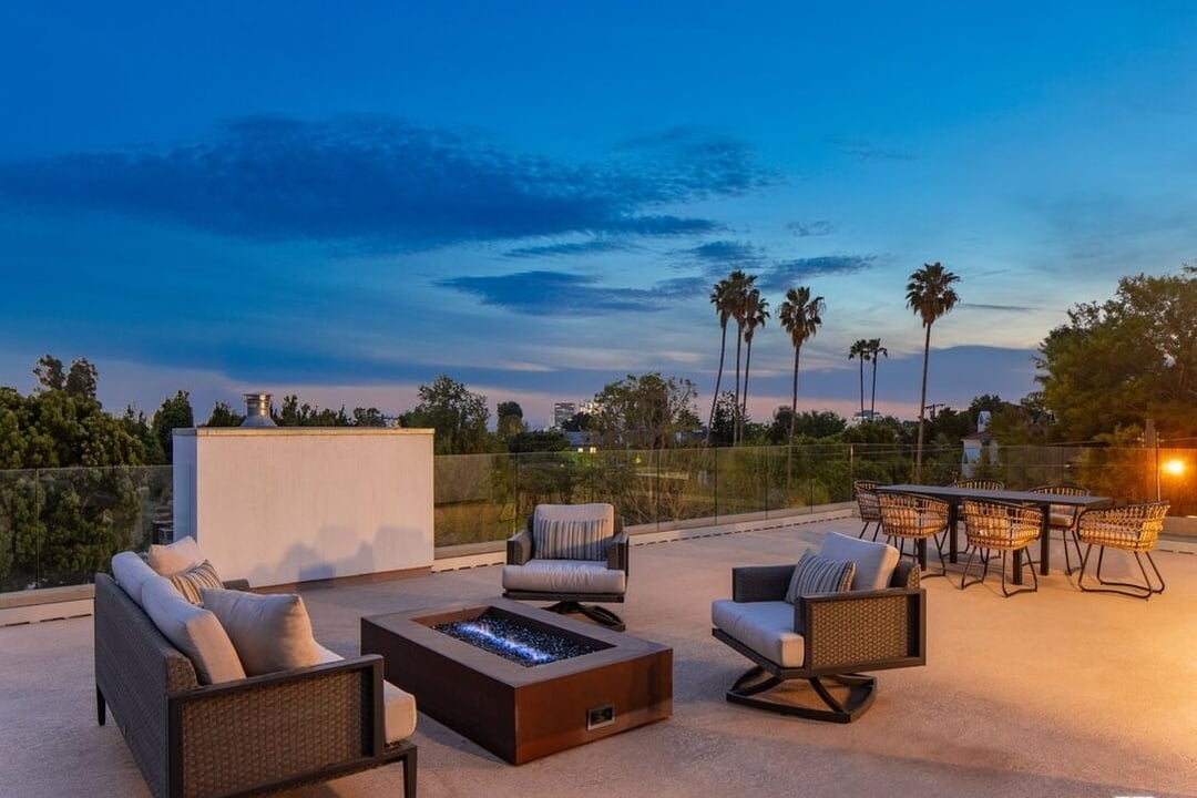 Aurelian Pavilion, W Sunset Blvd, 90049