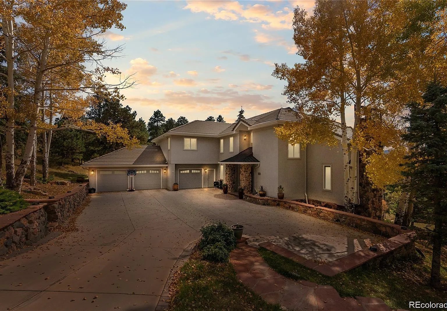 24768 Foothills Dr N