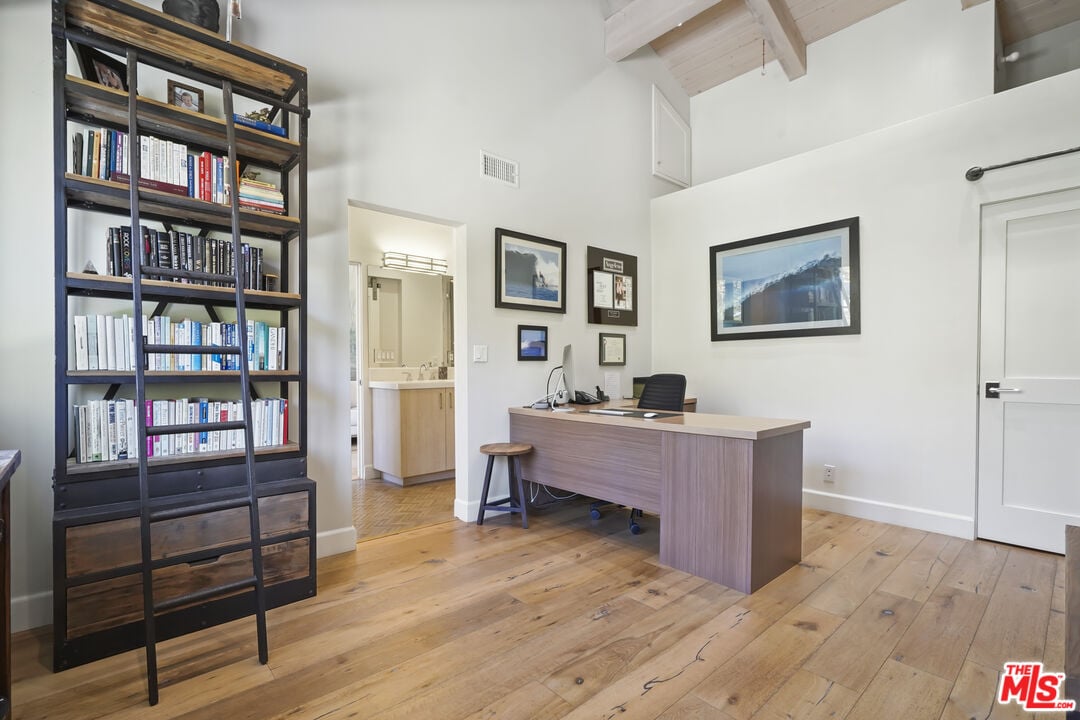 Solis Vista, Serra Rd, 90265