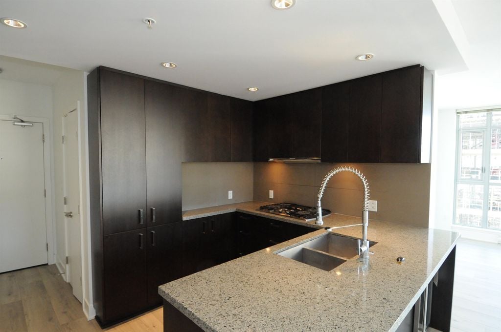 3008 Glen Dr, #1702