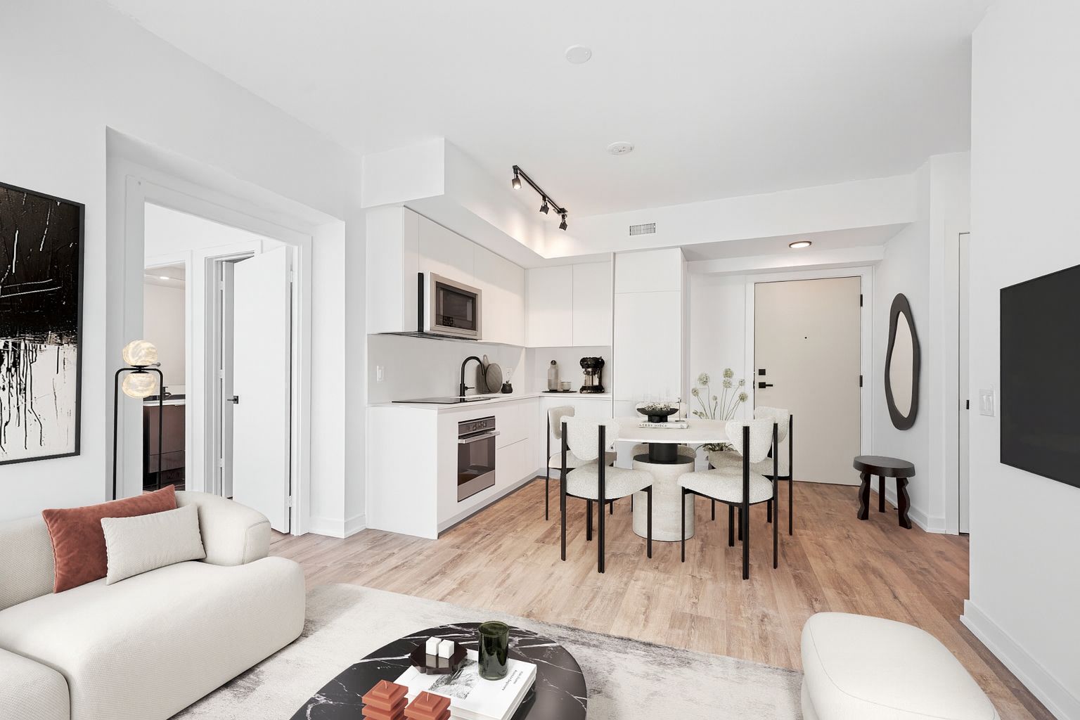 327 King Street W Unit: 4704