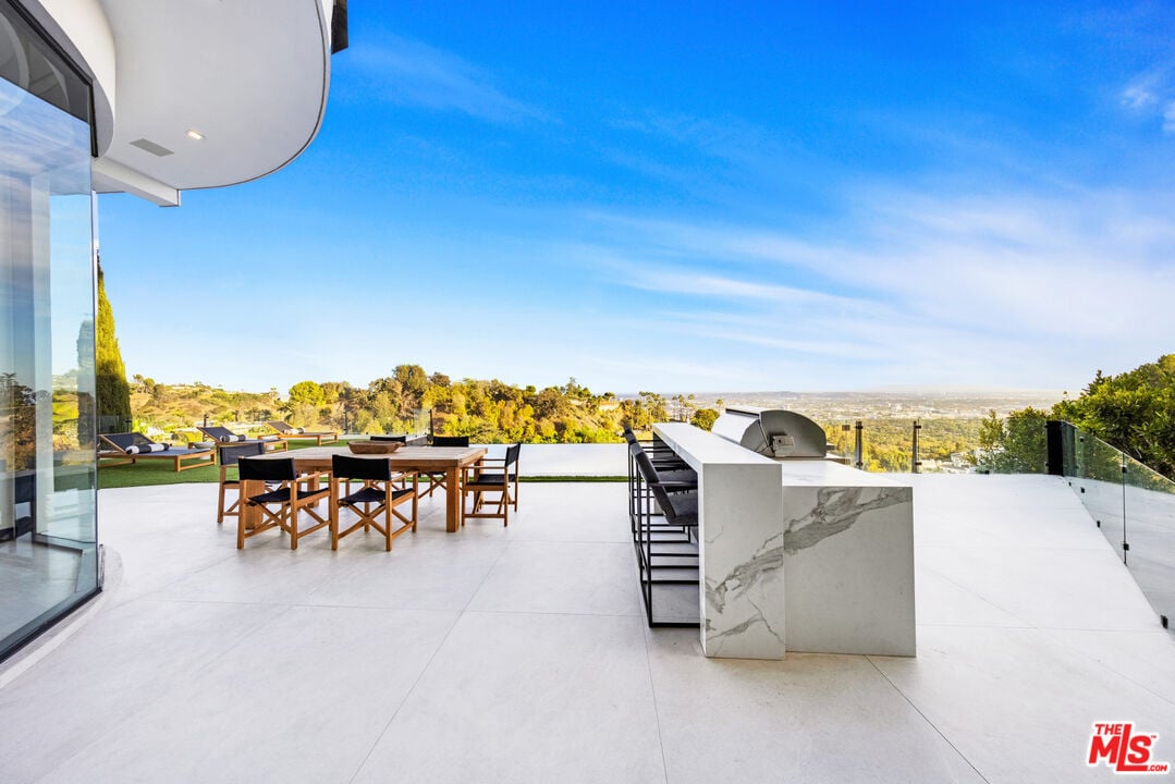 9374 Beverly Crest Dr