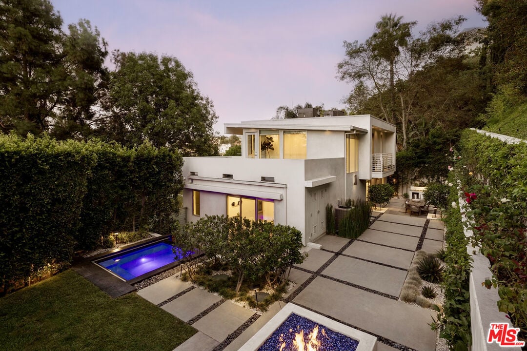 7350 Pacific View Dr