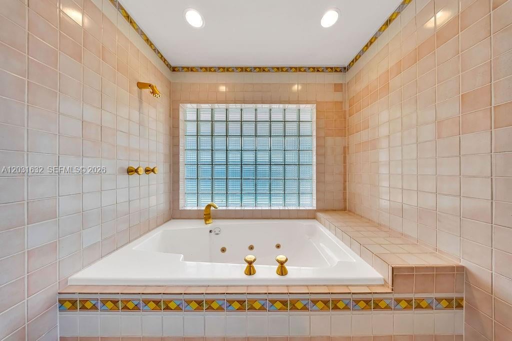 8820-n-lake-dasha-drive-plantation-fl-home-sold-bathroom