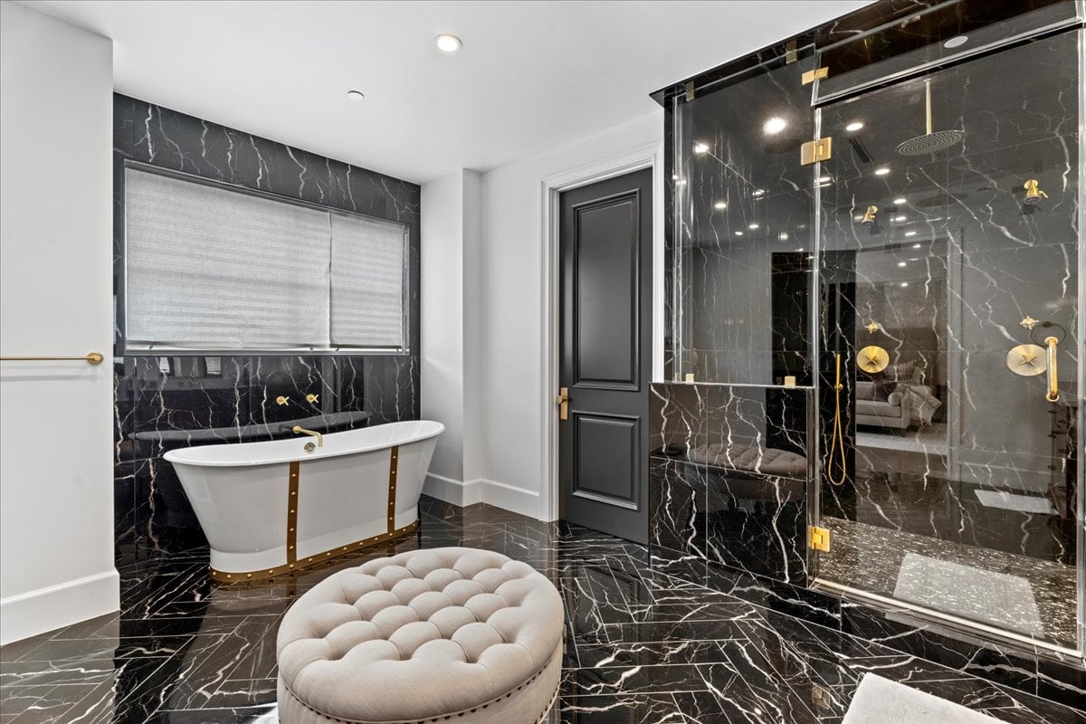 5 ★ 5 En Suite Luxe Stunner in Studio City