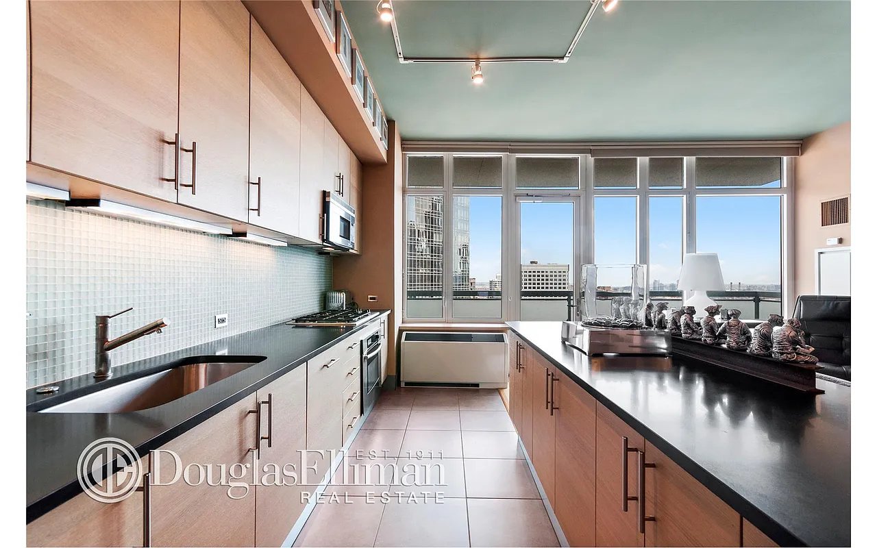 325 5th Ave, #37D