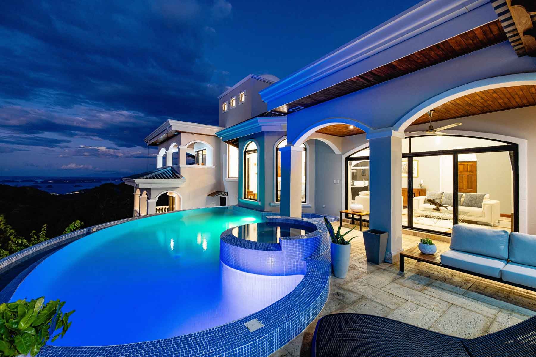 Casa Vista de Paraíso | Panoramic Ocean & Volcano Views in Exclusive Lomas del Mar