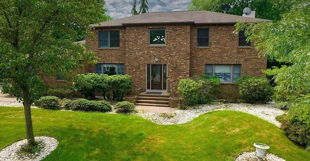 15 Vanderwater Ct