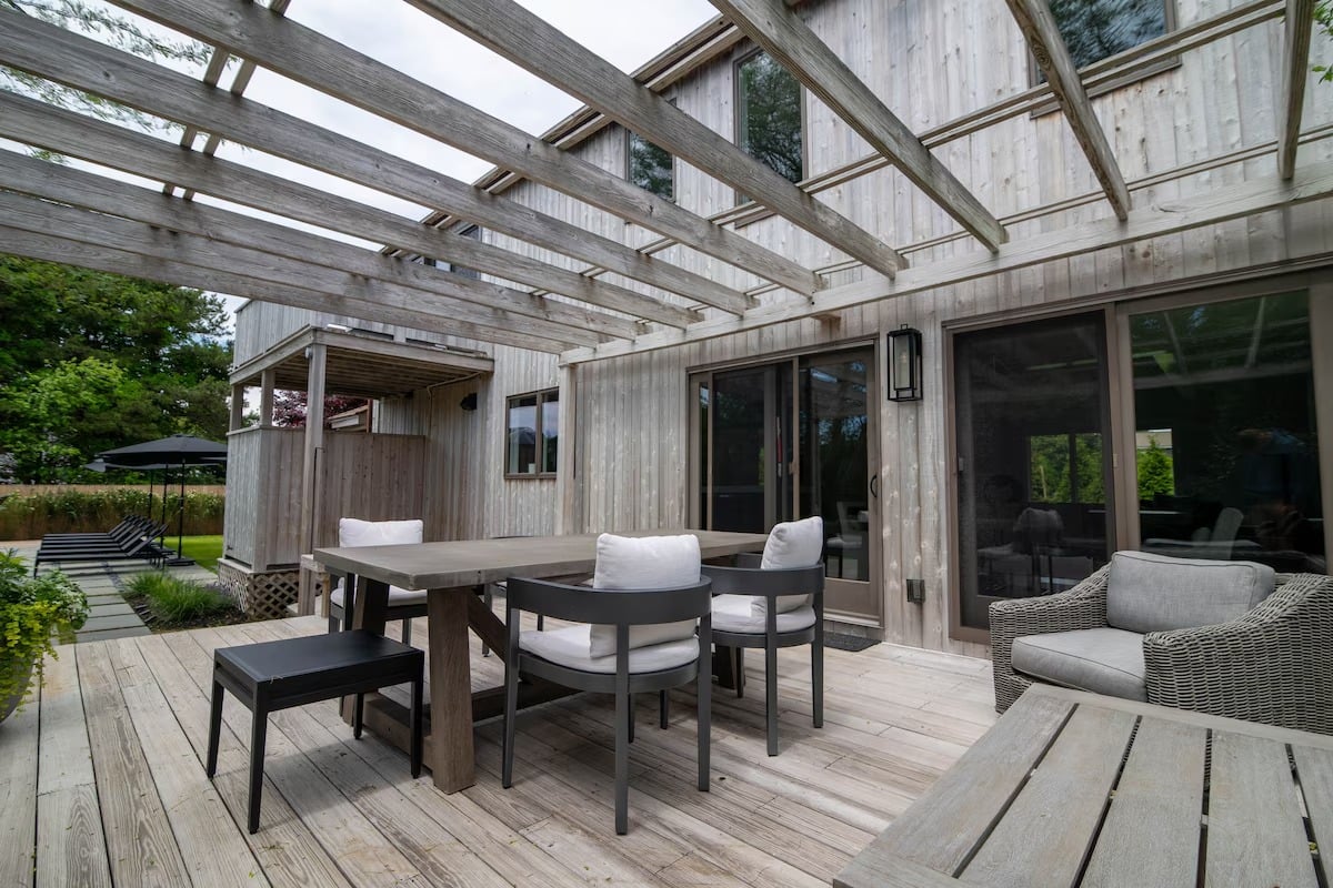 Edgartown Designer Retreat With Pool & Hot Tub