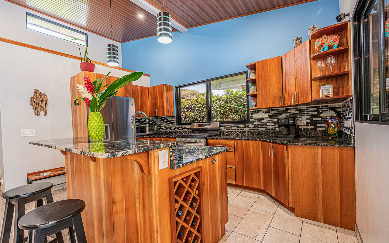 Home Near Downtown Uvita with Private Forest and Creek