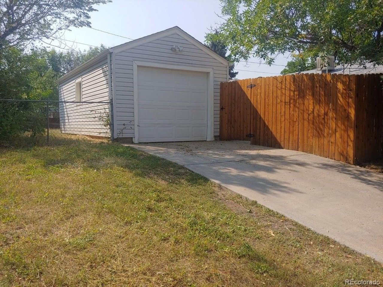 1180 Hillside Street
