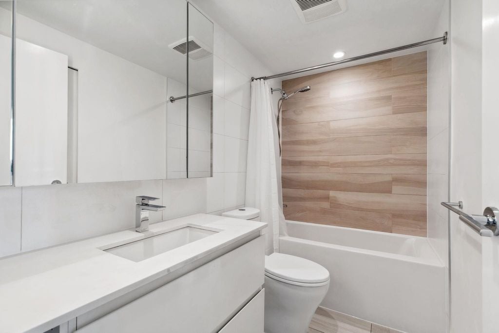 13615 Fraser Hwy, #2307