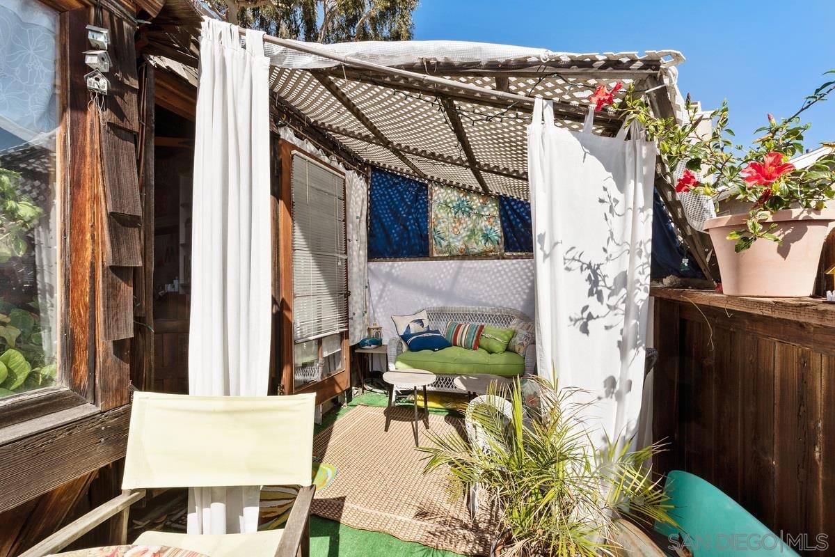 4273,4275 Dawes Street