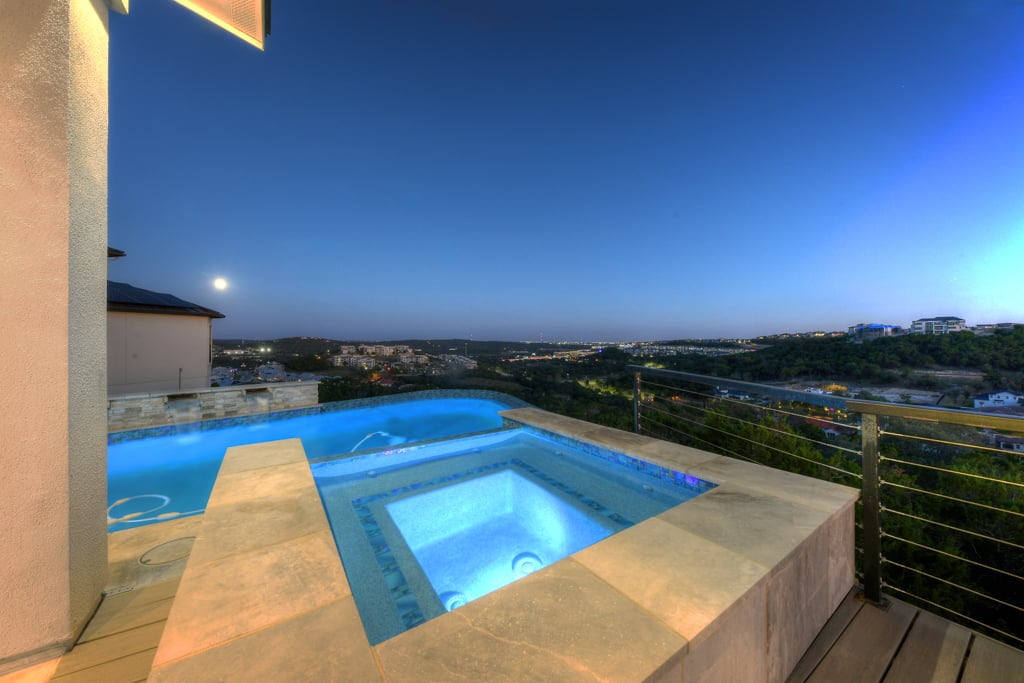 Luxury Living with a Pool and Stunning Views in Cresta Bella