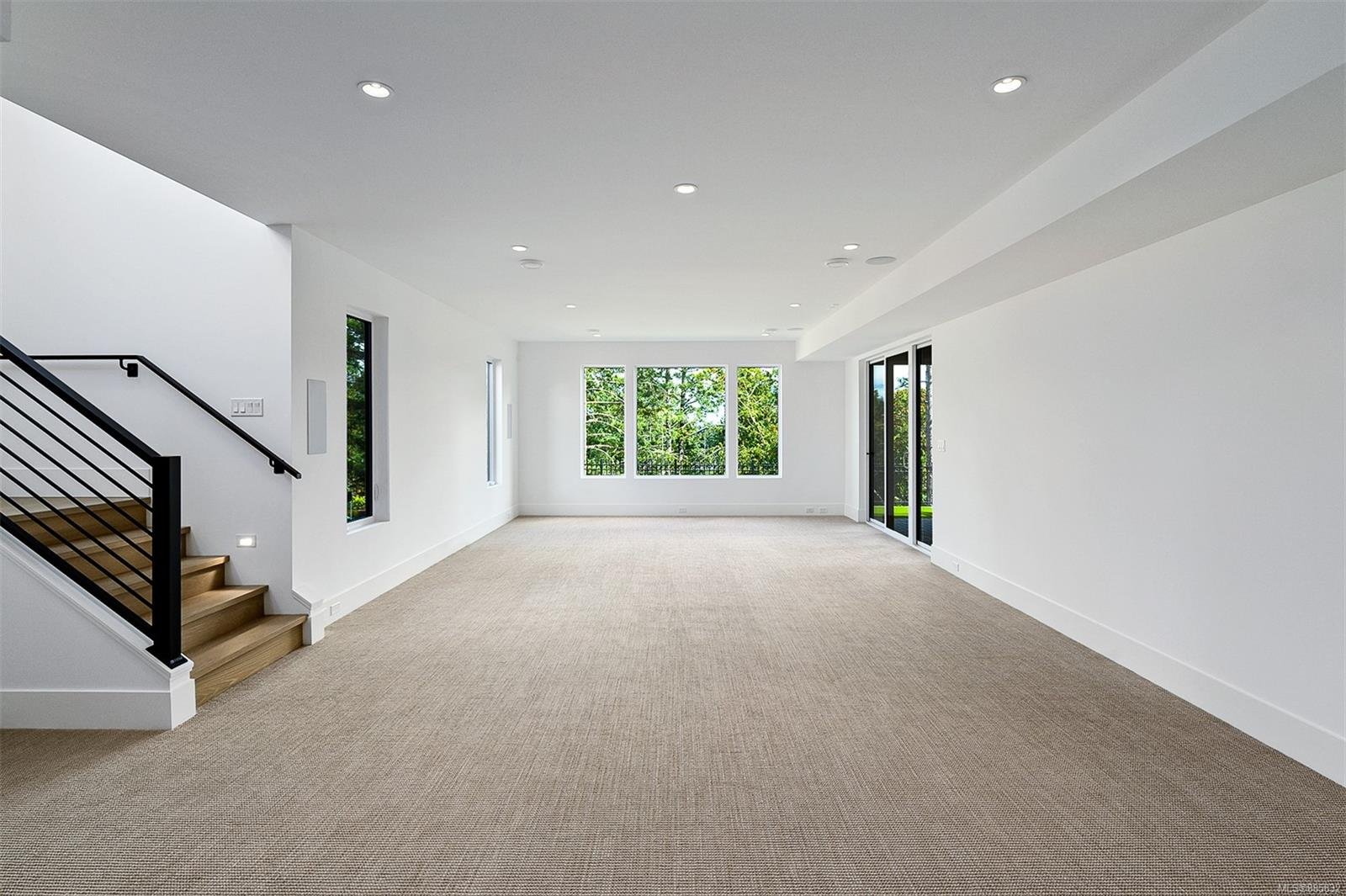 2046 Pinehurst Terr