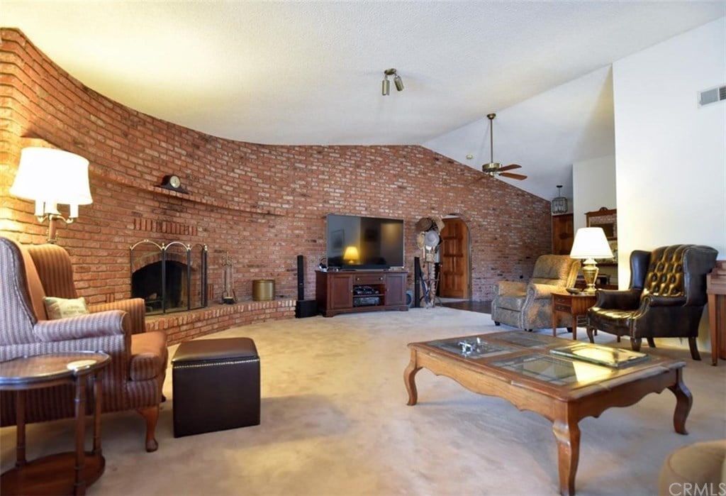 1380 La Loma Dr