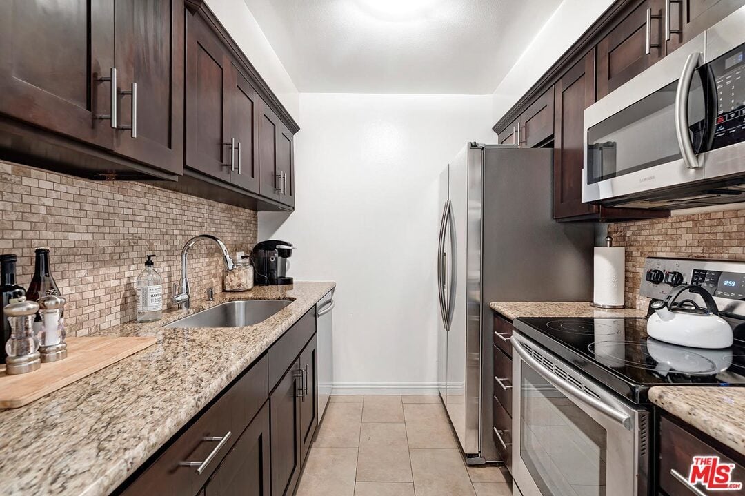 7213 Raintree Cir