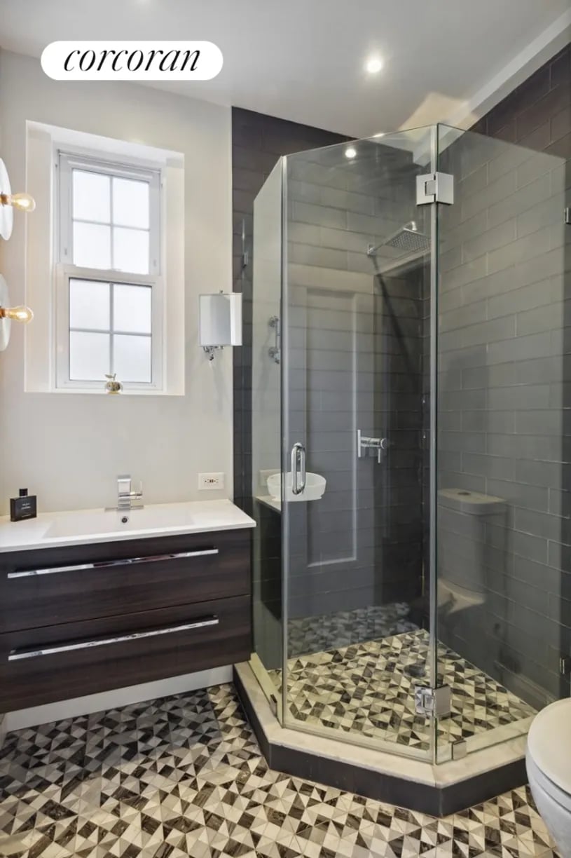 105 E 38th St Apt 8A