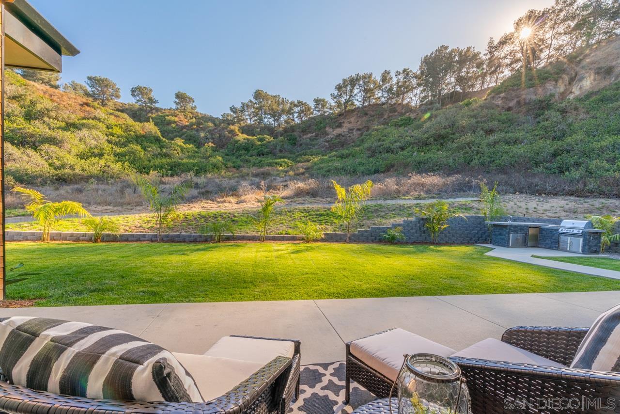 2829 Racetrack View Dr