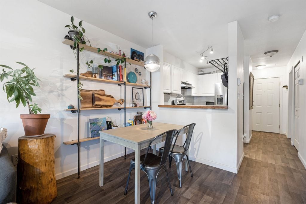 2388 Triumph St, #109