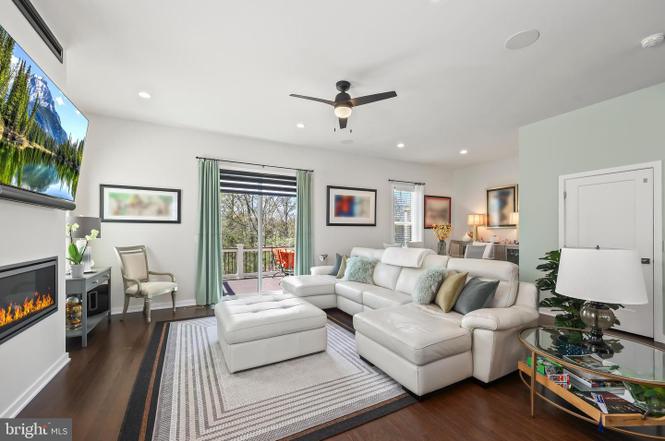 43881 Hanes Hall Ter
