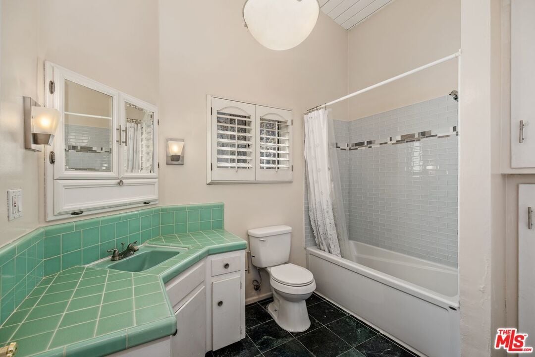 1115 N Beverly Gln
