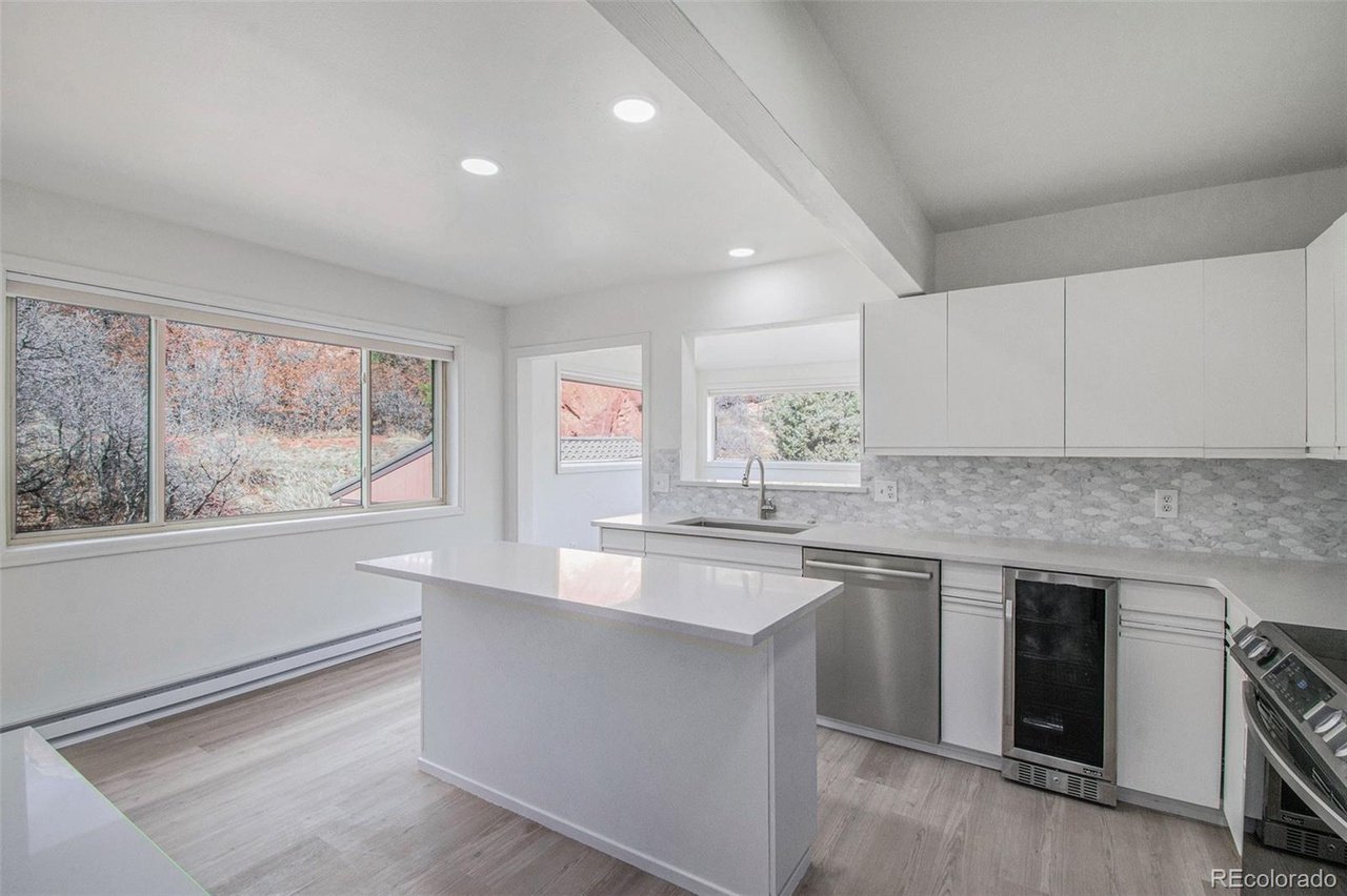 6225 Apache Dr