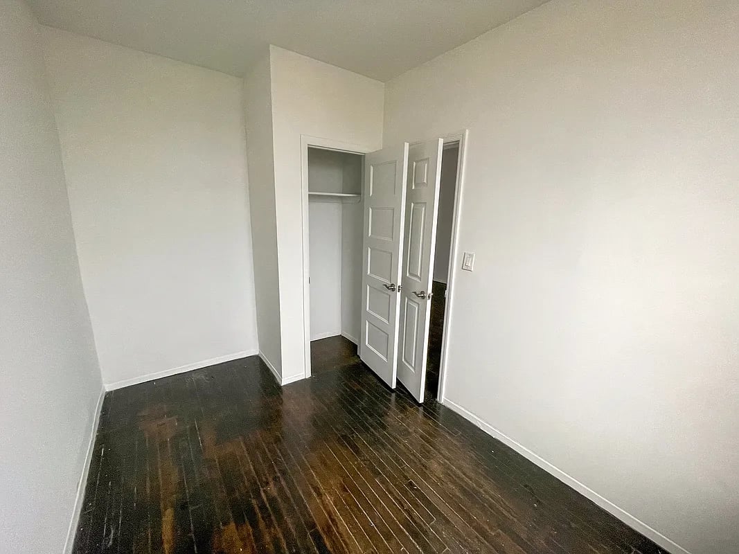 927 Putnam Ave 4R
