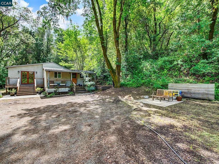 4009A Redwood Rd