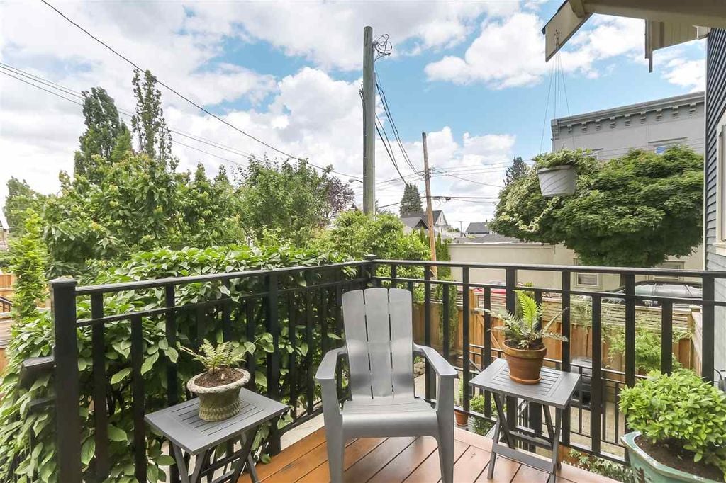 91 E 27th Ave