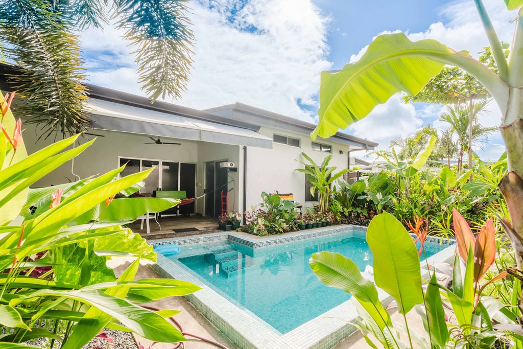 4 Boutique Rental Villas Plus Main House with Private Pool