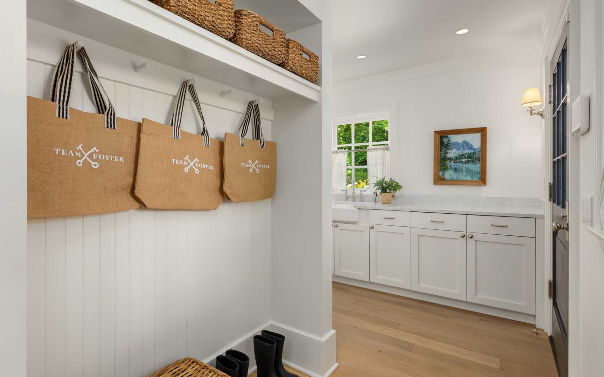 Sunny Hamptons Style in the Heart Of Medina