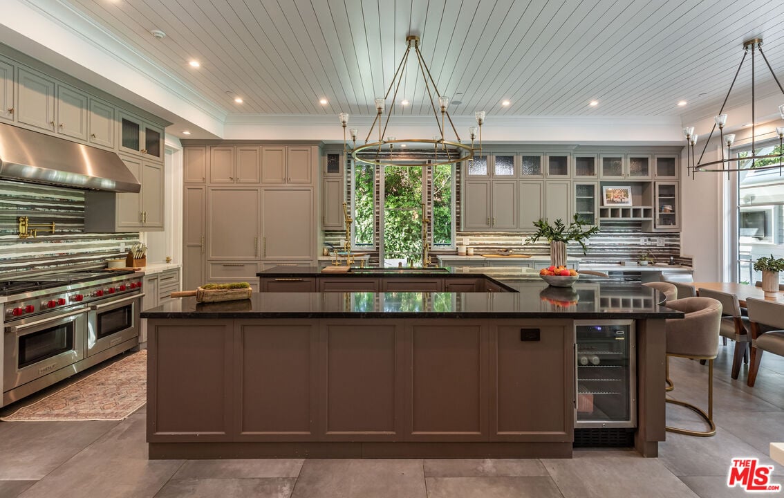 Monarch Reserve, N Norman Pl, 90049