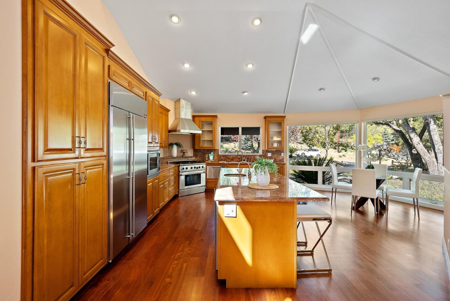 18260 Lakeview Ct Los Gatos, CA 95033