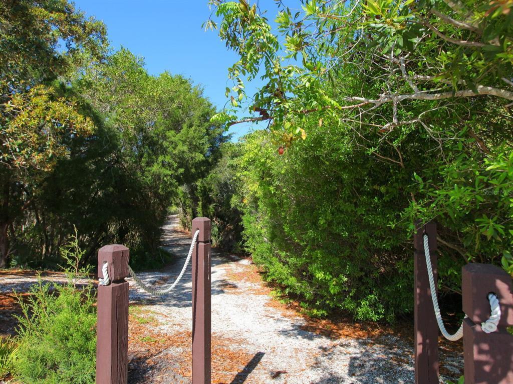 1669 Landings Ln