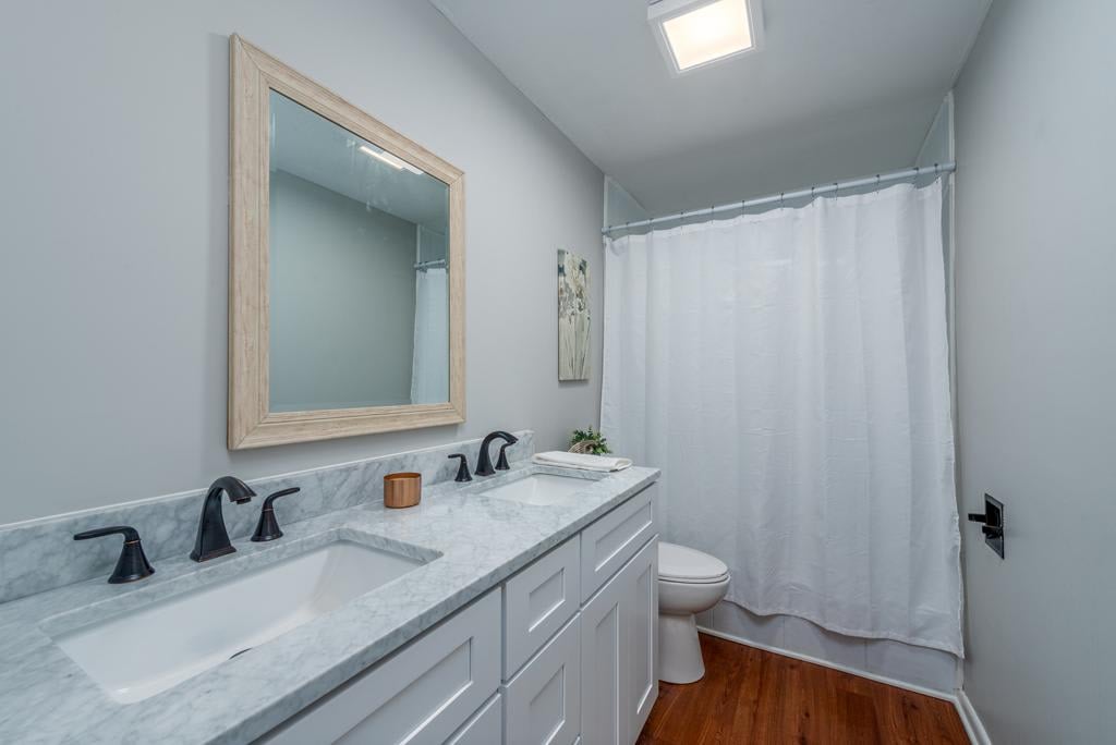 7418 Brookside Dr., Hanover Park, IL 60133