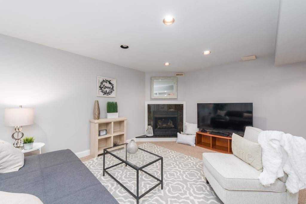 210 Queens Cove