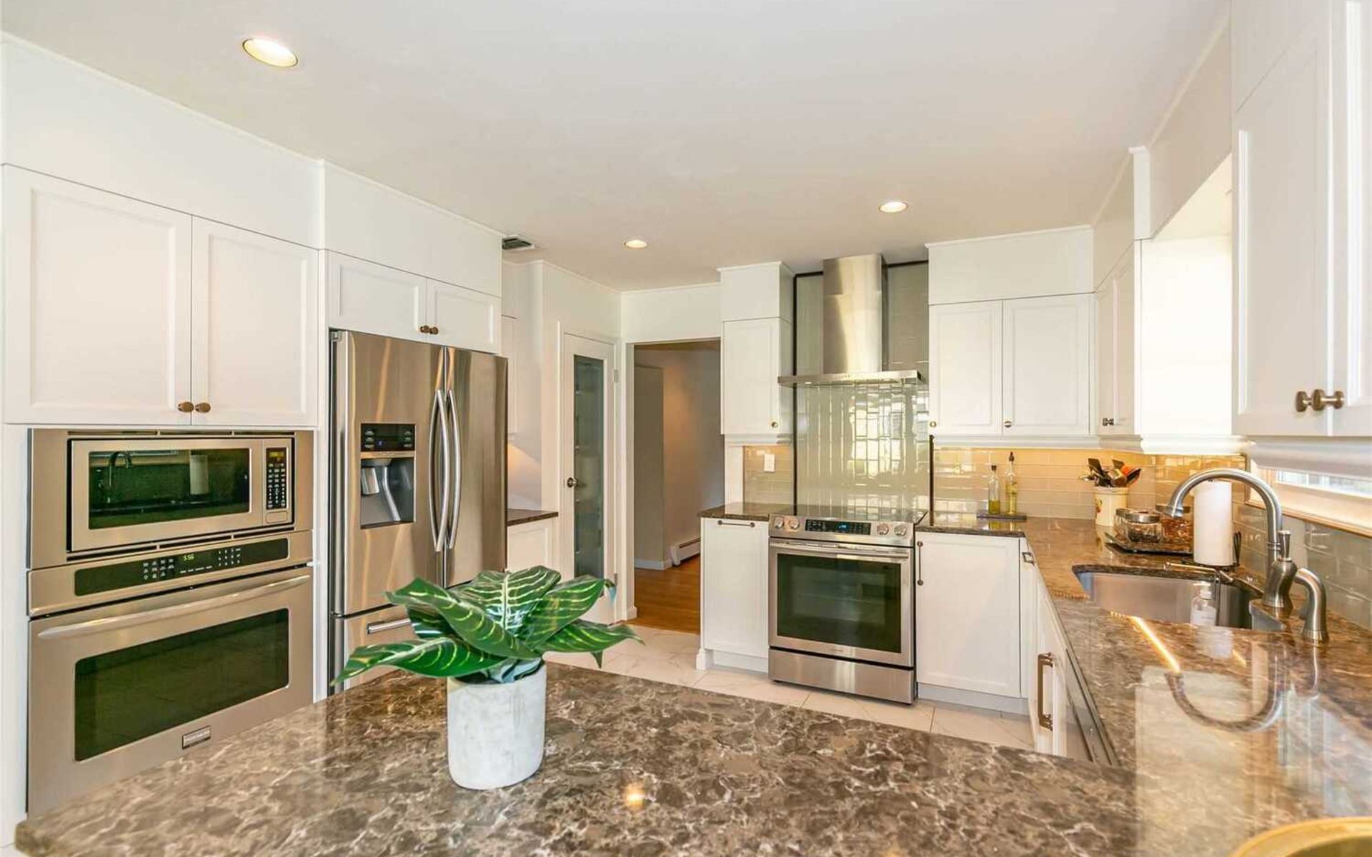 31 Victor Ln, Woodbury