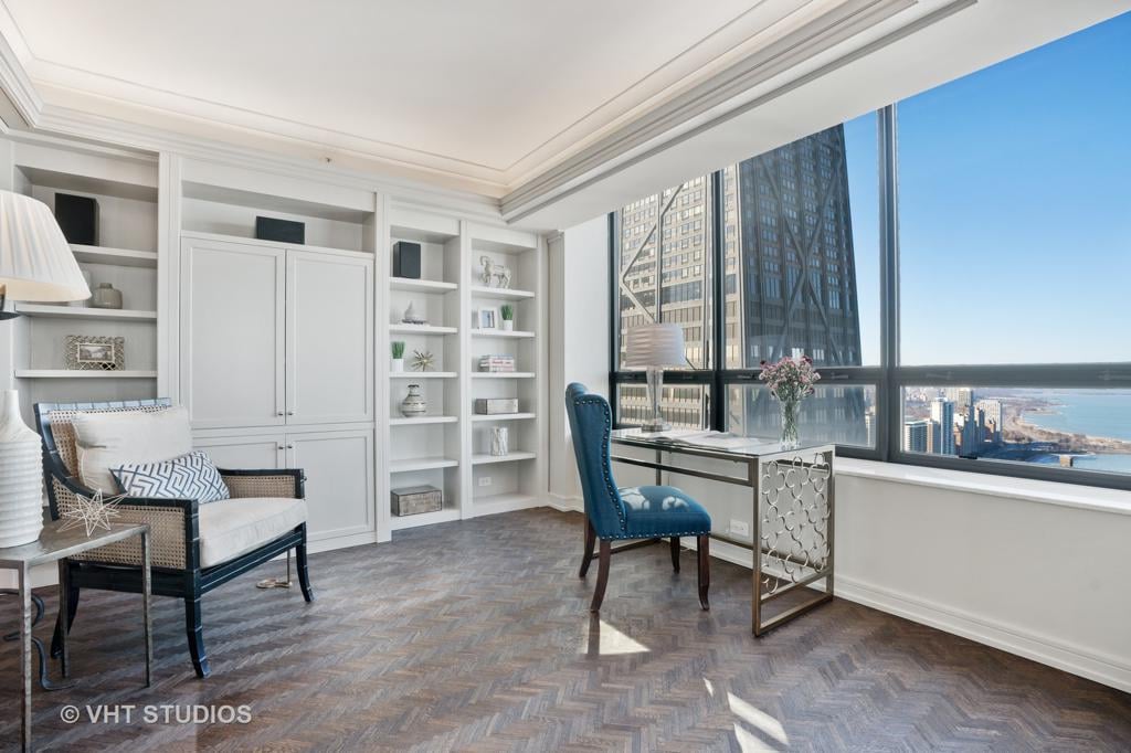180 E Pearson St #4104