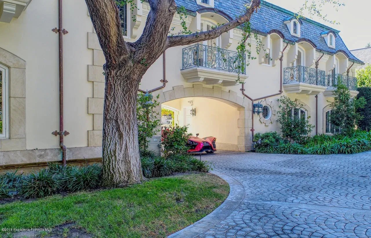 4158 Commonwealth Ave